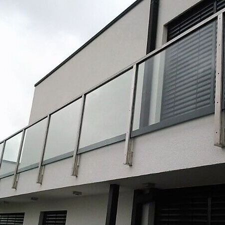 Geländer an einem modernen Gebäuder